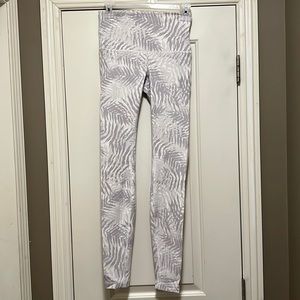 White and grey patterned lulu leggings